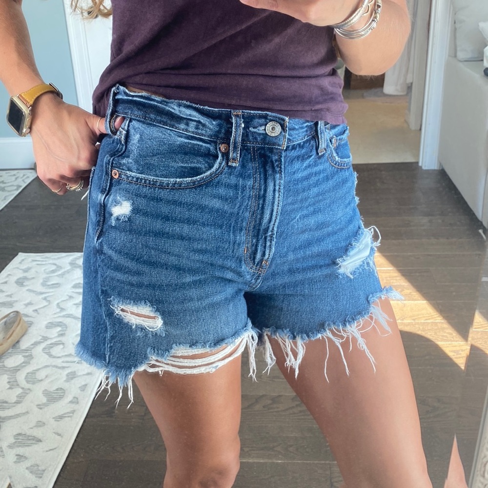American Eagle 90’s Boyfriend Distressed Shorts